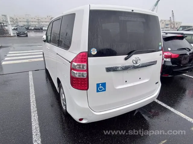 Toyota Noah X L 2012 photo 3