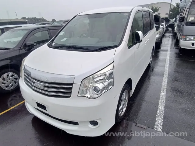 Toyota Noah X L 2012 photo 2