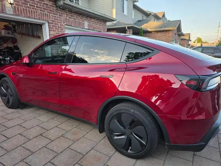 Tesla Model Y 2026 photo 4