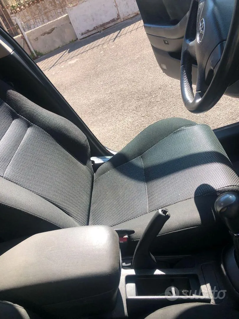 Toyota Avensis 2006 photo 5