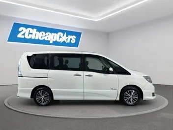 Nissan Serena 2015 photo 5