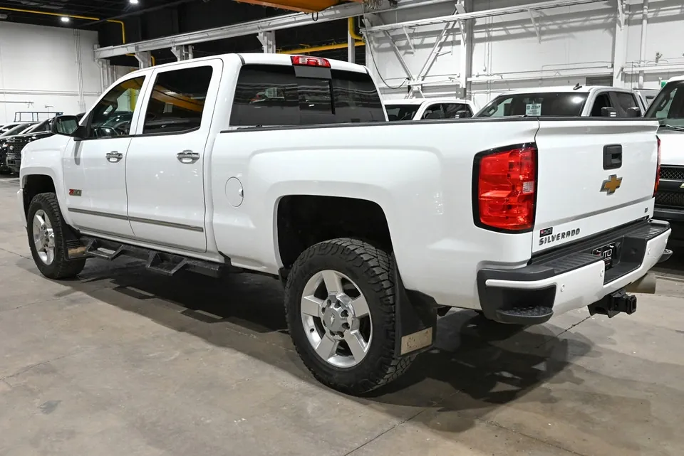 Chevrolet Silverado 2500Hd 2018 photo 3