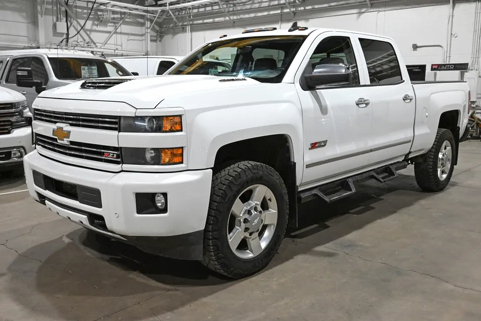 Chevrolet Silverado 2500Hd 2018 photo 2