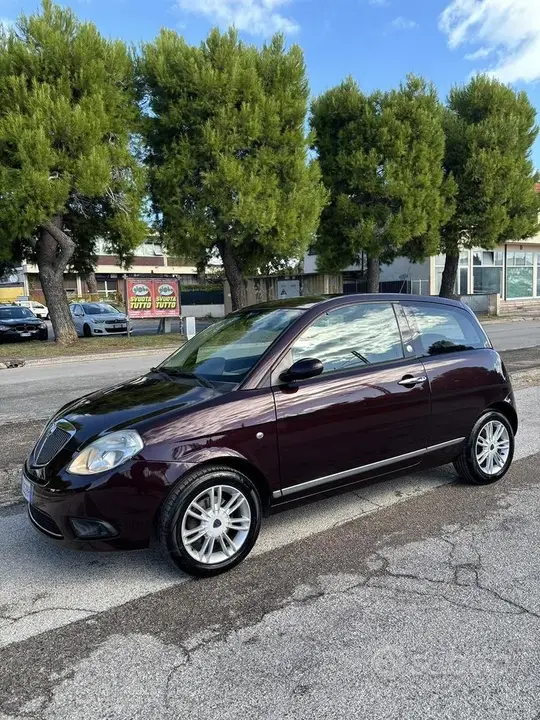 Lancia Ypsilon