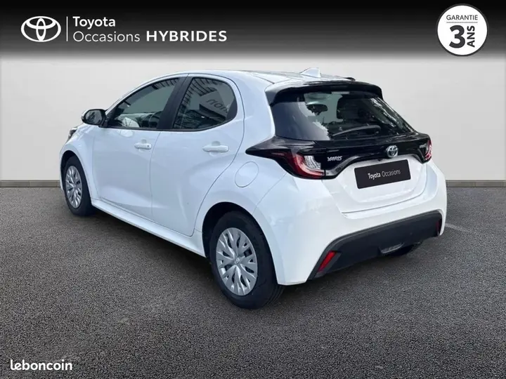 Toyota Yaris 2022 photo 2