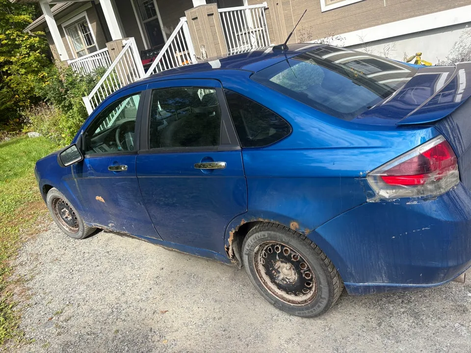Ford Focus 2011 photo 2