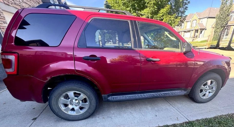 Ford Escape 2011 photo 2