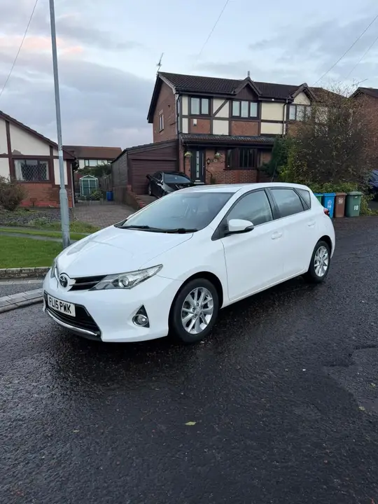 Toyota Auris 2015 photo 3