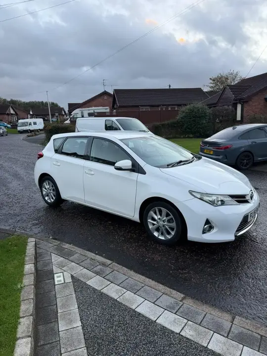 Toyota Auris 2015 photo 4