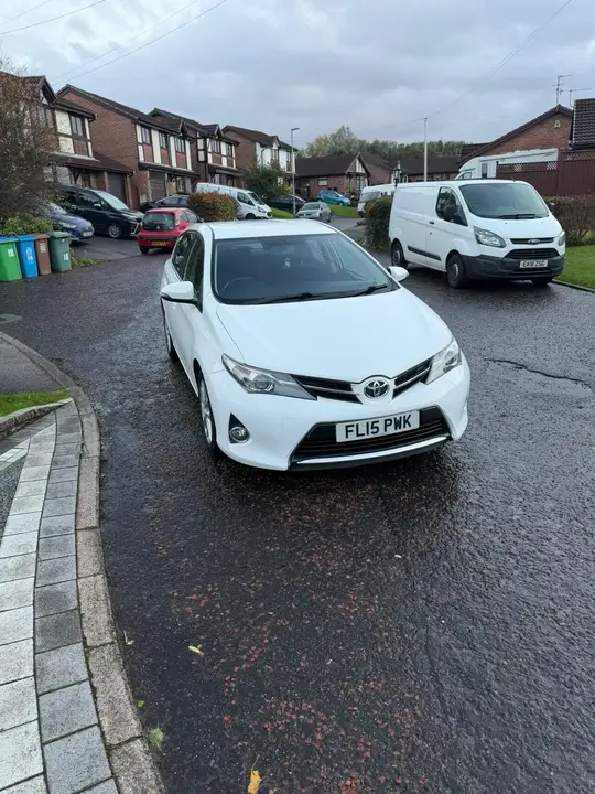 Toyota Auris 2015 photo 2