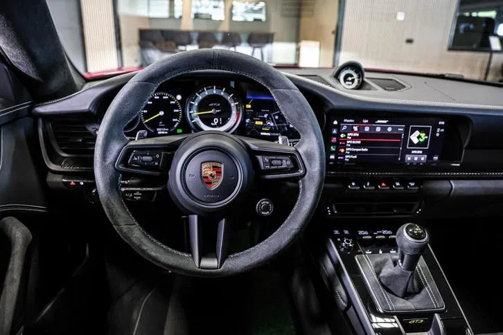 Porsche 911 2023 photo 2