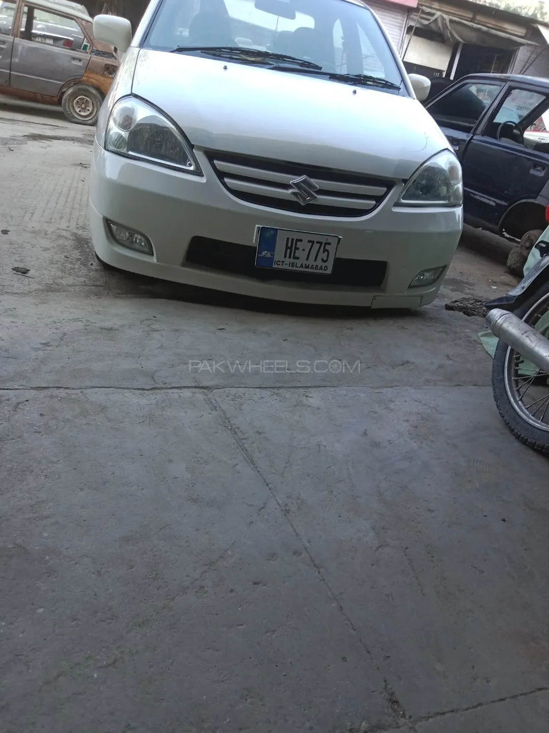 Suzuki Liana