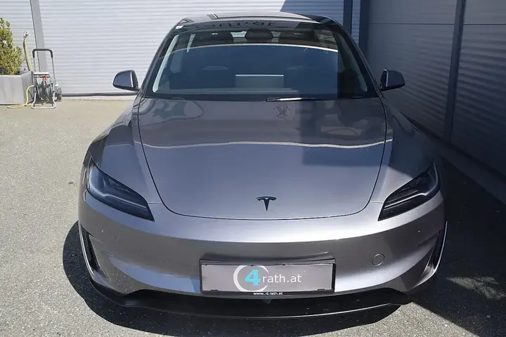Tesla Model 3 2026 photo 3