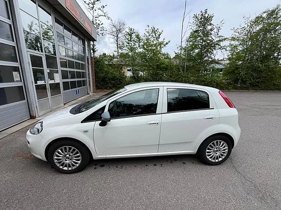 Fiat Punto 2015 photo 2