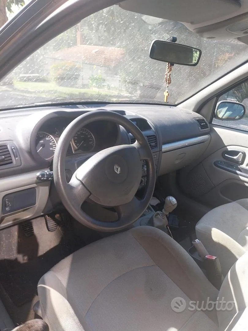 Renault Clio 2003 photo 2