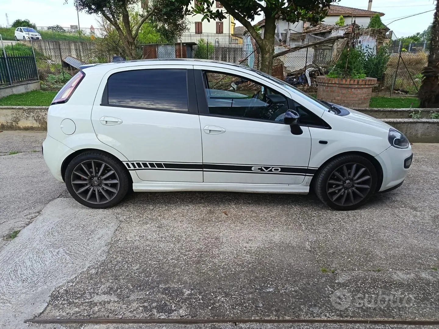 Fiat Punto Evo 2011 photo 5