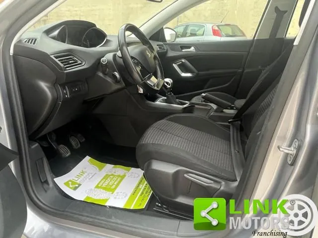 Peugeot 308 2017 photo 2