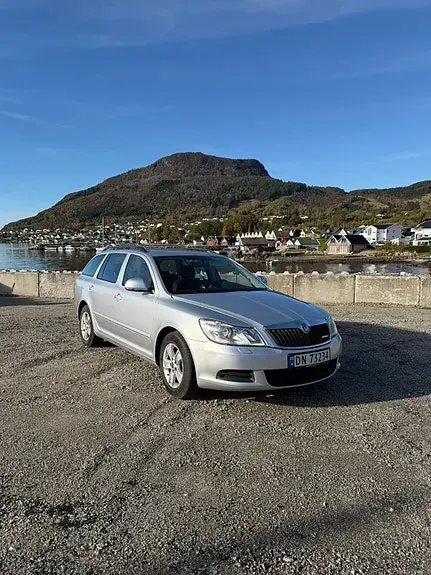 Skoda Octavia 2012 photo 2