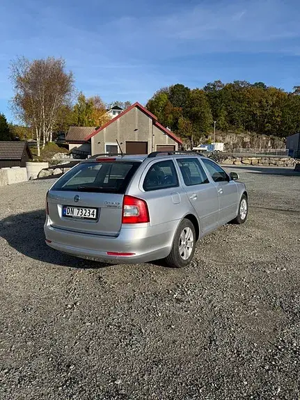 Skoda Octavia 2012 photo 4
