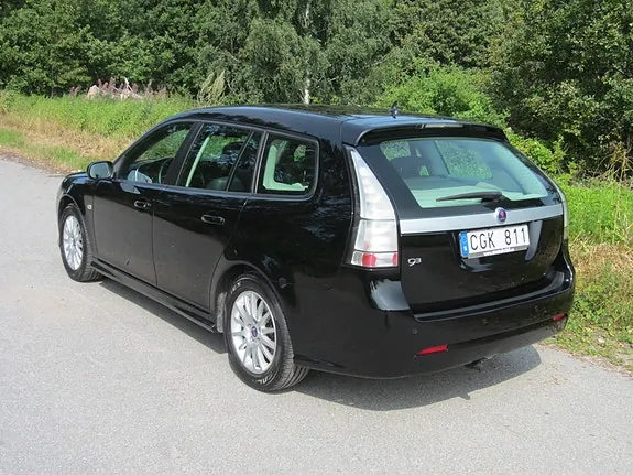 Saab 9-3 2011 photo 2