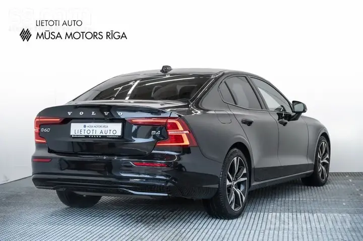 Volvo S60 2023 photo 2