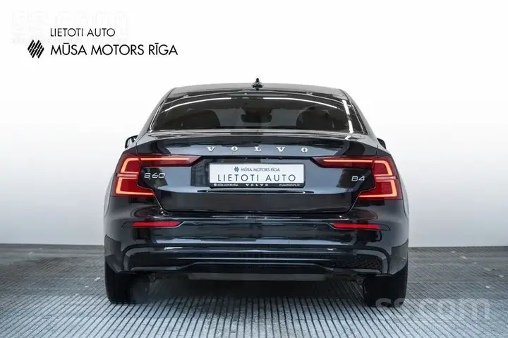 Volvo S60 2023 photo 4