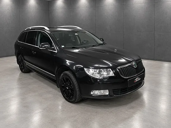 Skoda Superb 2011 photo 2