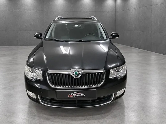 Skoda Superb 2011 photo 3