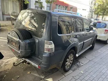 Mitsubishi Pajero 2009 photo 2