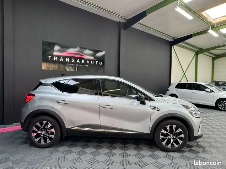 Renault Captur 2023 photo 2