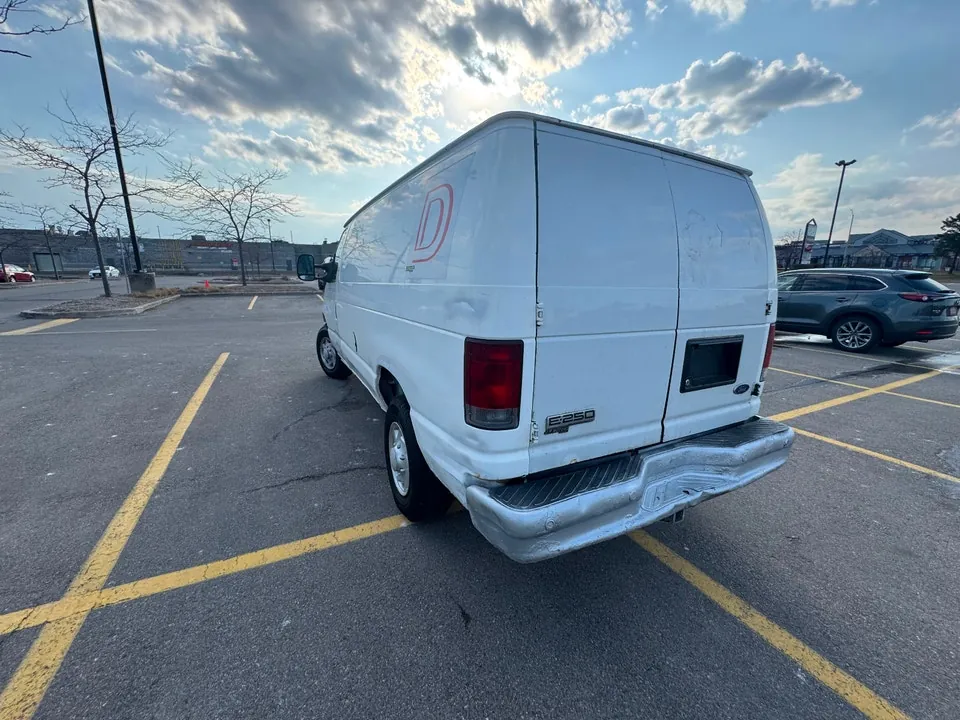 Ford E350 2010 photo 5