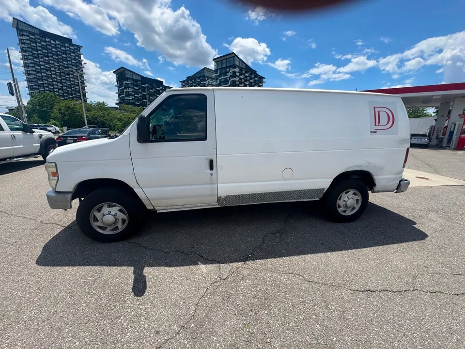 Ford E350 2010 photo 2