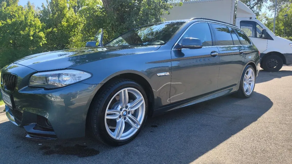 BMW 5 Series 2011 photo 2