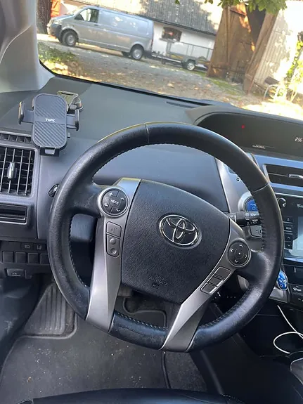 Toyota Prius 2019 photo 2