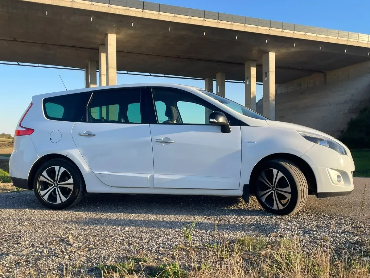 Renault Grand Scénic 2011 photo 3