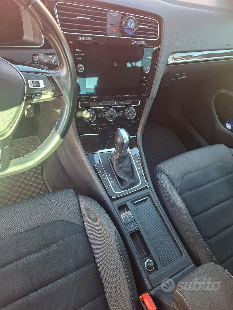 Volkswagen Golf 2019 photo 2