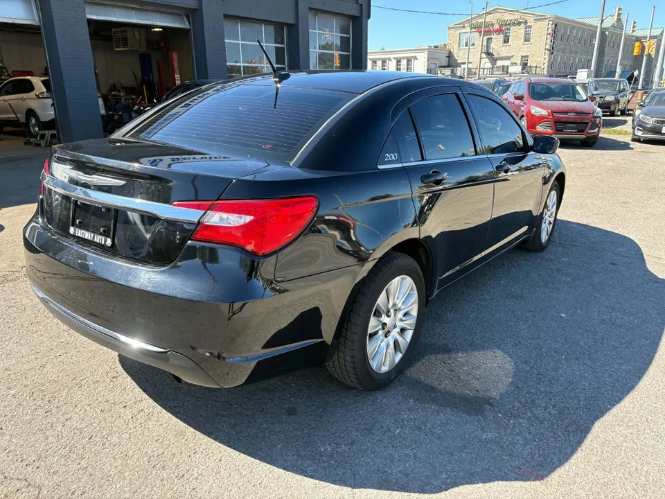 Chrysler 200 2014 photo 5