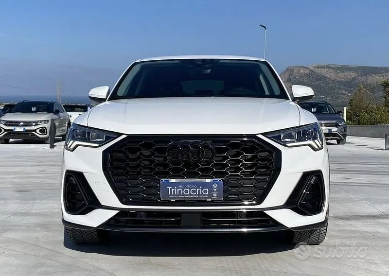 Audi Q3 2023 photo 2