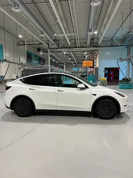 Tesla Model Y 2023 photo 5