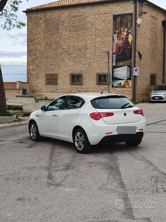 Alfa Romeo Giulietta 2011 photo 5