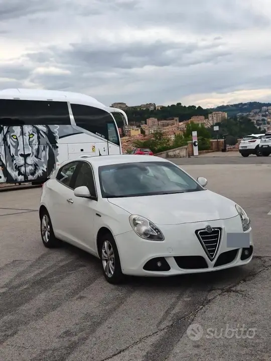 Alfa Romeo Giulietta 2011 photo 2