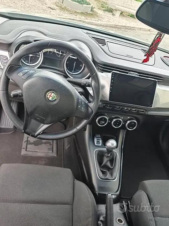 Alfa Romeo Giulietta 2011 photo 4