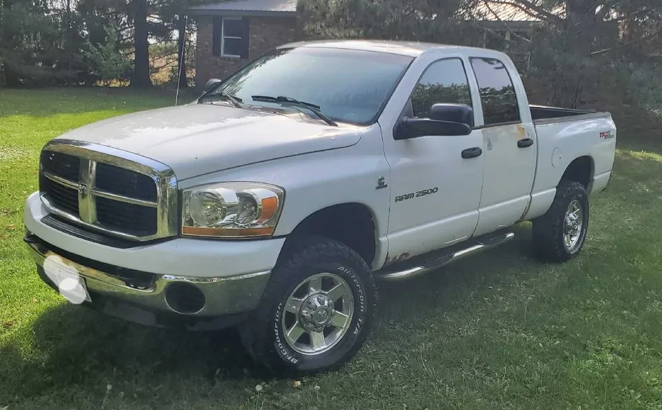 Dodge Ram 2500 2005 photo 2