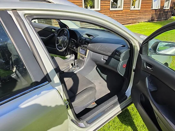 Toyota Avensis 2005 photo 4