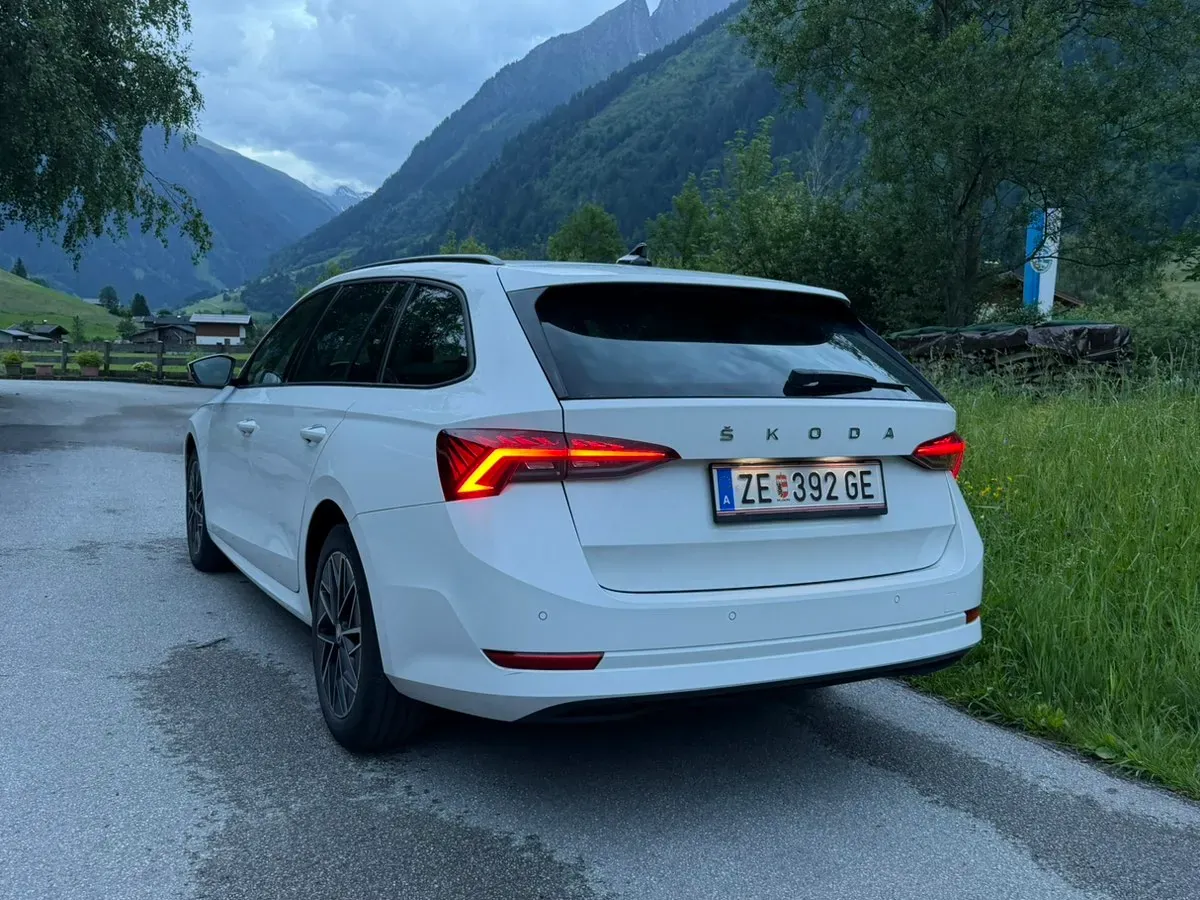 Skoda Octavia 2021 photo 2