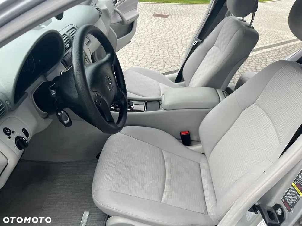 Mercedes-Benz C-Class 2004 photo 4