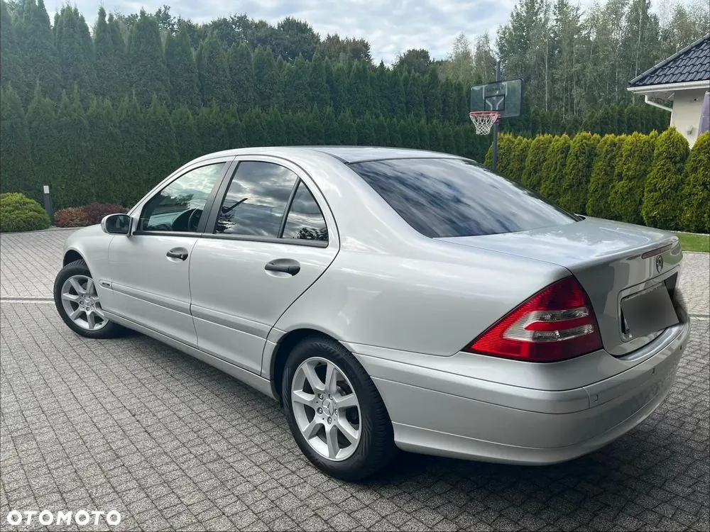 Mercedes-Benz C-Class 2004 photo 2