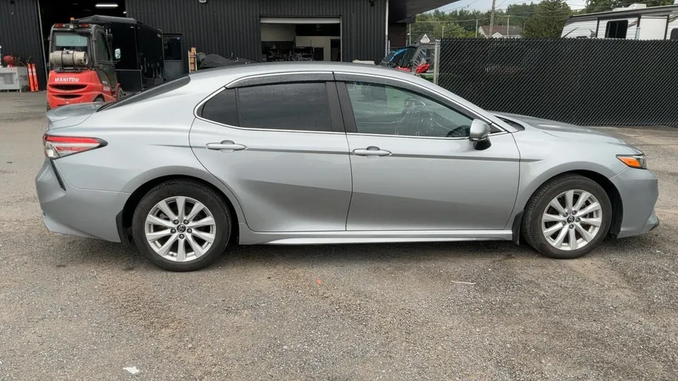 Toyota Camry 2019 photo 2