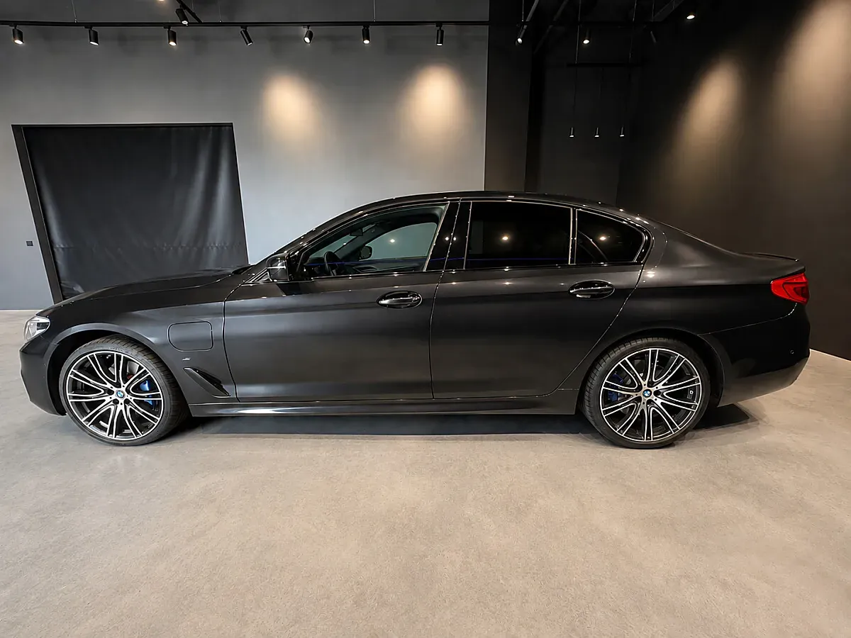 BMW 5 Series 2020 photo 2
