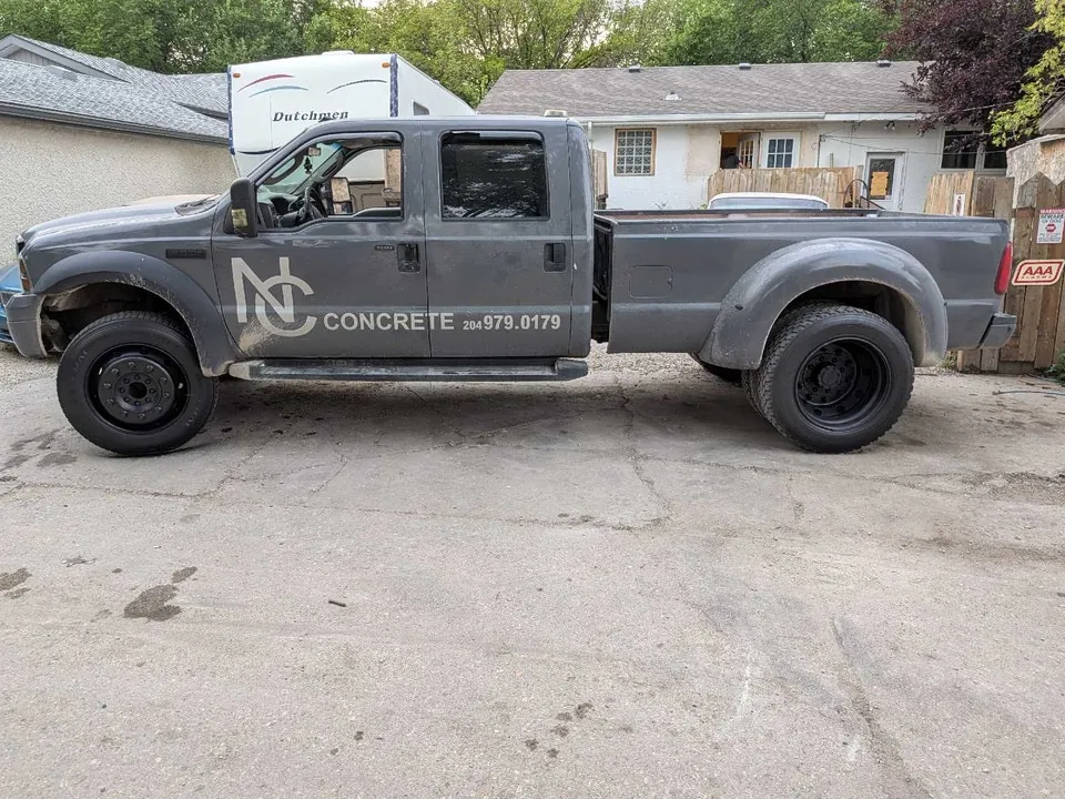 Ford F-550 2004 photo 2
